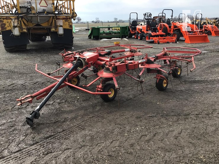 new-holland-169-image-3