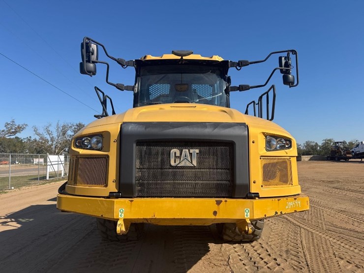 2019-caterpillar-730-image-4