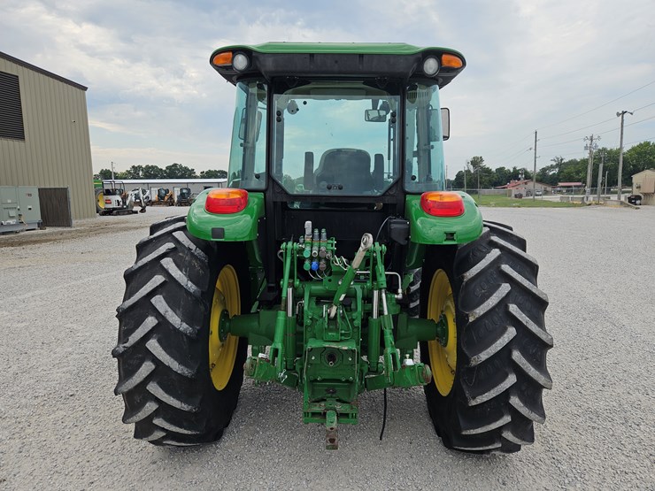 2017-john-deere-6105e-image-15