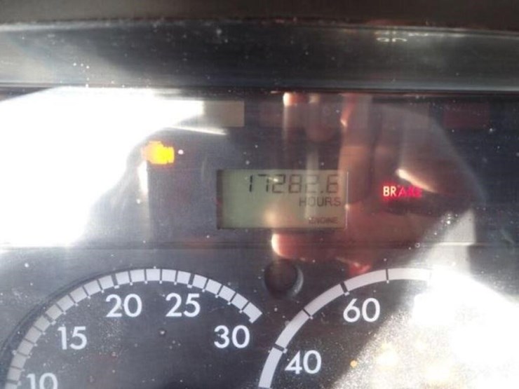 2014-freightliner-business-class-m2-106-image-14