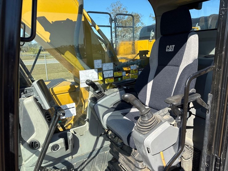 2019-caterpillar-330-image-27