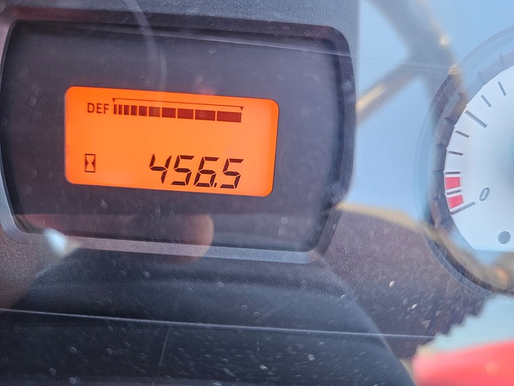 2015-massey-ferguson-4709-image-19