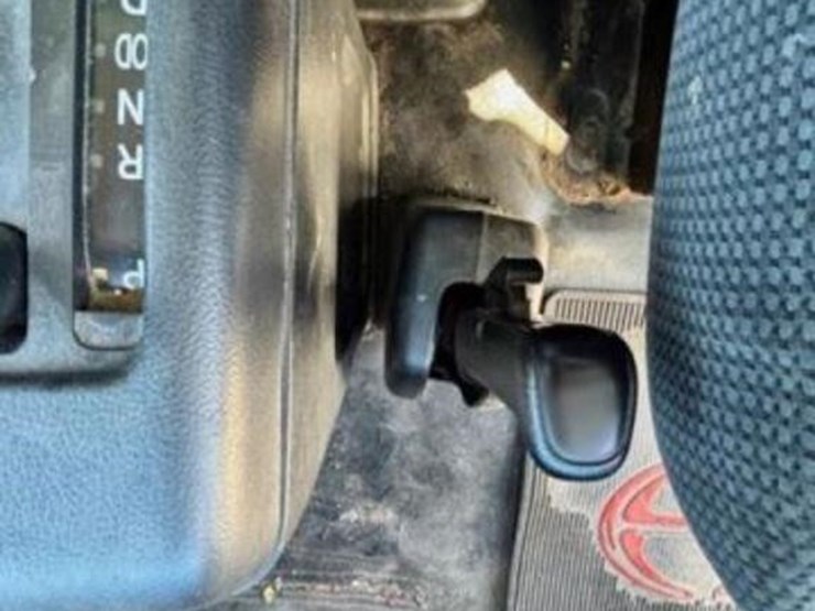 2010-hino-258-image-66