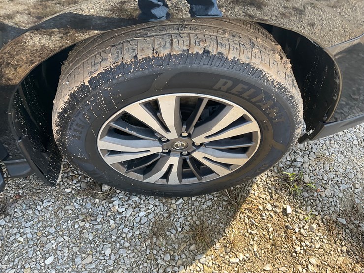 2017-nissan-pathfinder-image-8