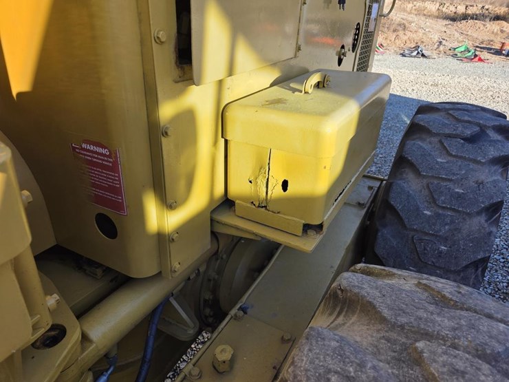 caterpillar-140-image-27