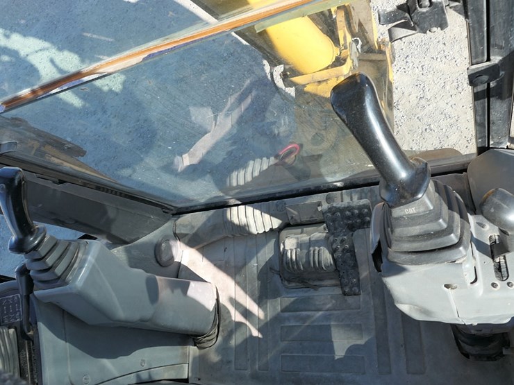 2006-caterpillar-420d-image-25