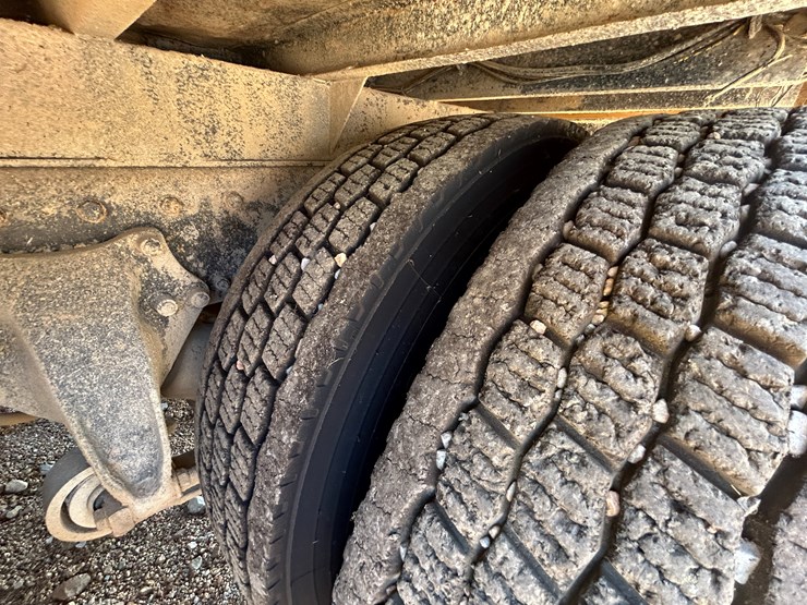 #22533-•-1994-freightliner-t/a-daycab-dump-truck-vin:-1fuyfdyb6rp462199-image-6