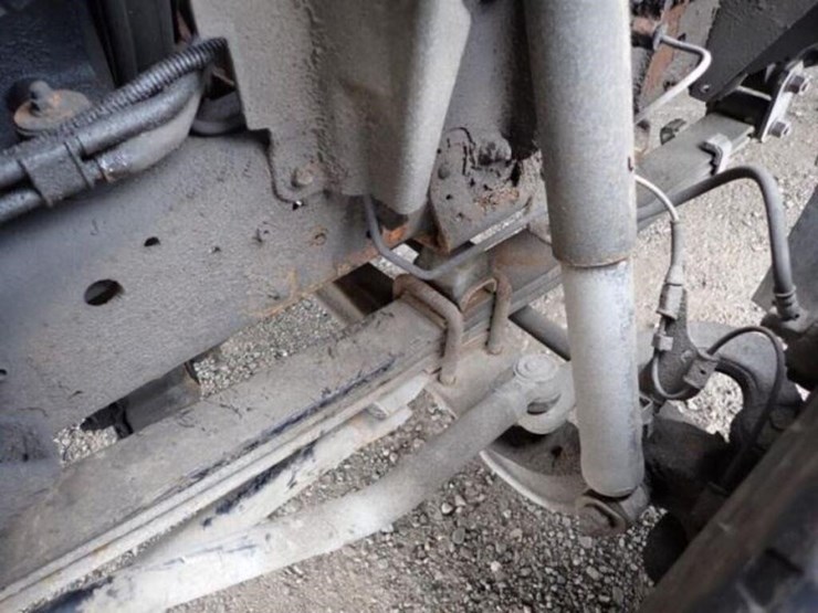 2018-isuzu-nrr-image-23