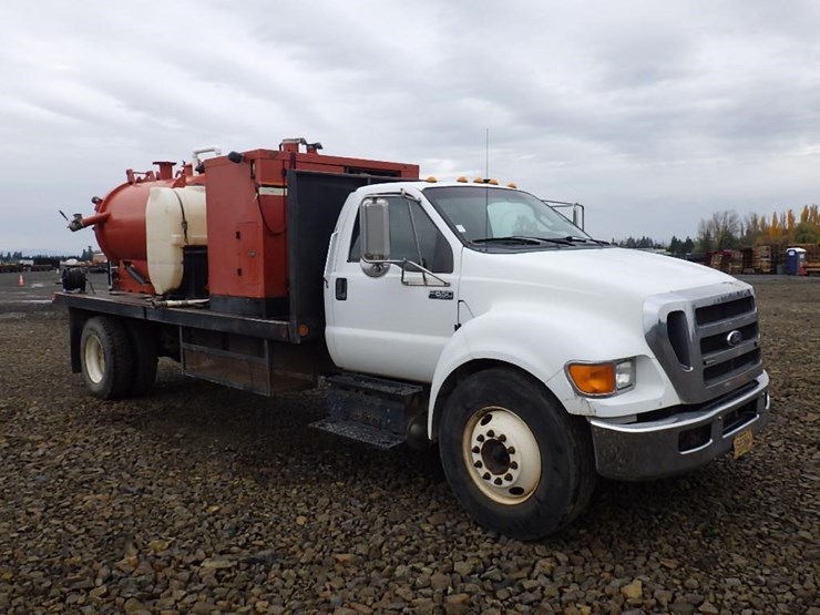 2011-ford-f650-image-3