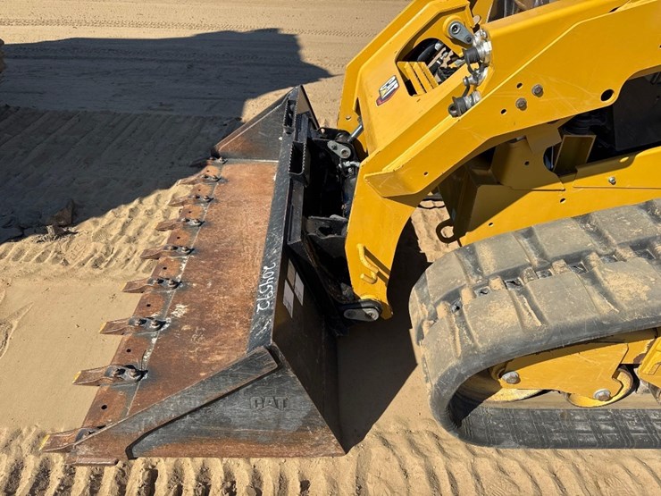 2023-caterpillar-299d3-image-17