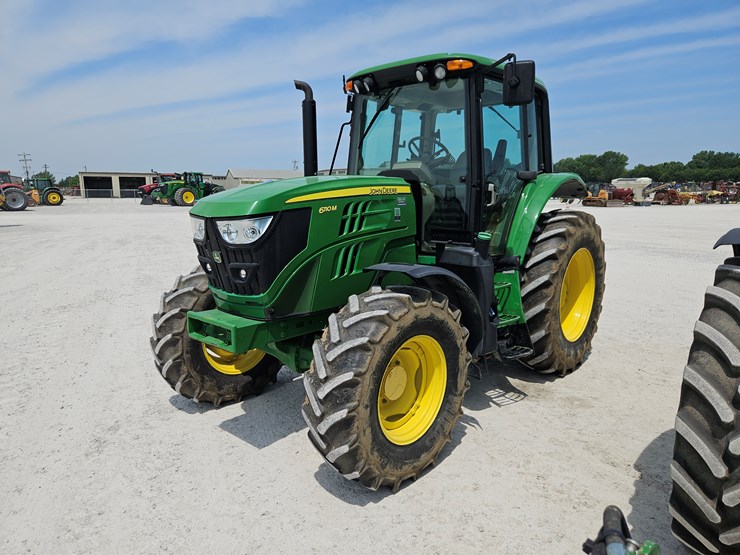2018-john-deere-6110m-image-1