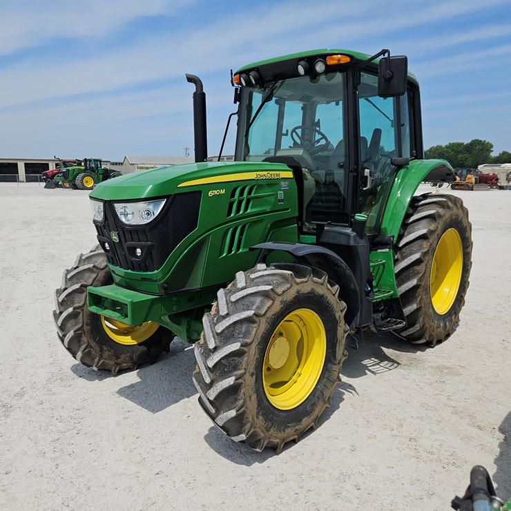 2018 JOHN DEERE 6110M