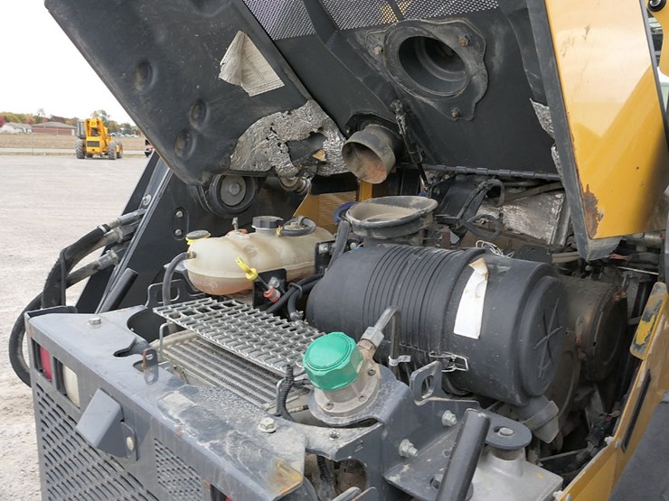 2018-deere-331g-image-16