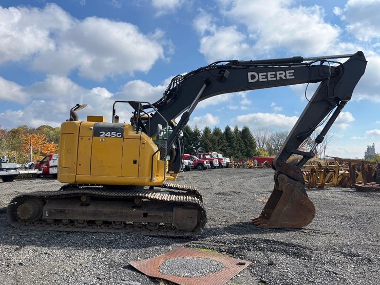 deere-245g-lc-image-4