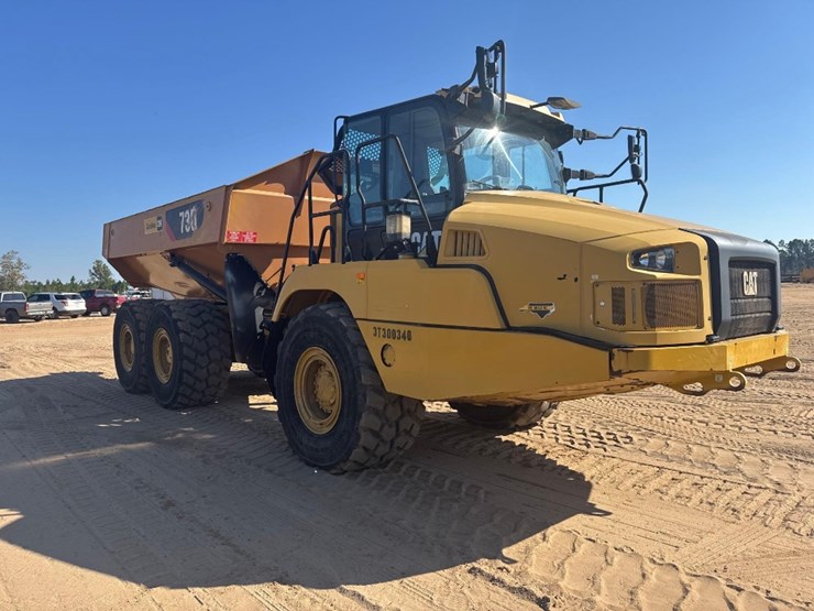 2019-caterpillar-730-image-3