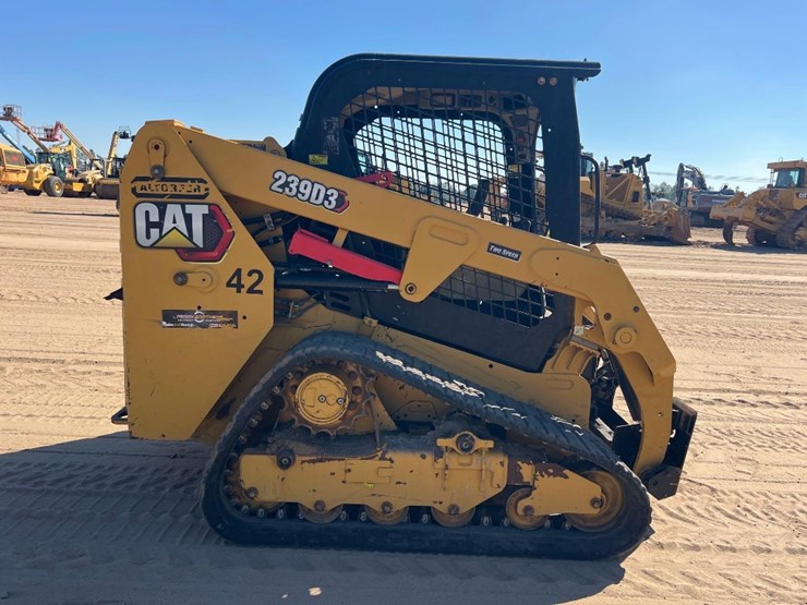 2020-caterpillar-239d3-image-5