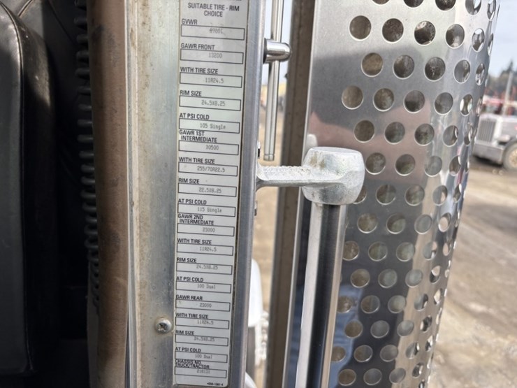 2018-kenworth-w900-image-39