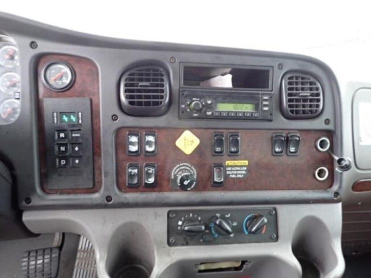 inoperable-2010-freightliner-m2106-business-class-image-17