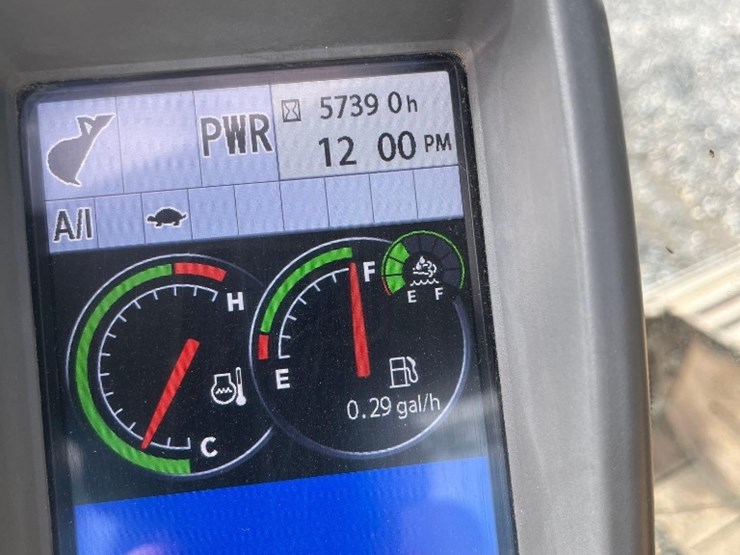 deere-245g-lc-image-12