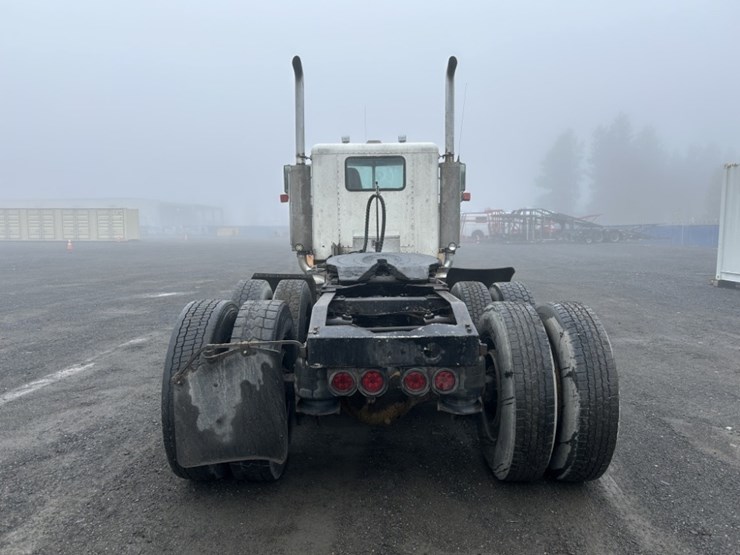 1992-peterbilt-379-image-4