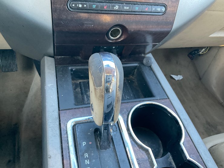 2014-ford-expedition-image-15