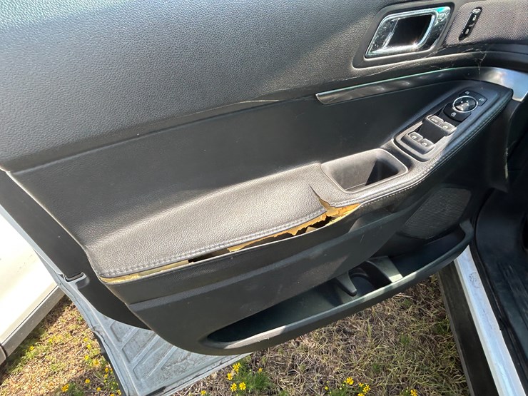 2013-ford-explorer-image-38