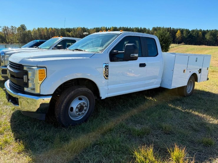2017-ford-f350-xl-image-1