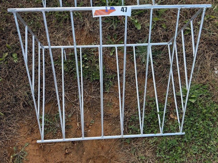 #47-•-hanging-hay-manger-w/-hooks-image-1