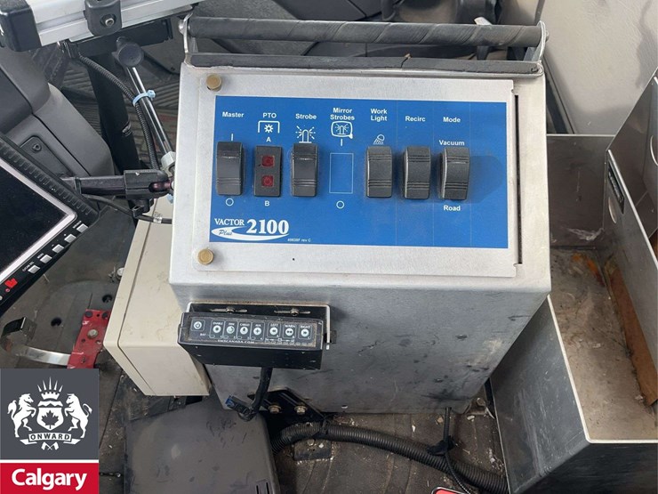 2019-freightliner-114sd-image-15