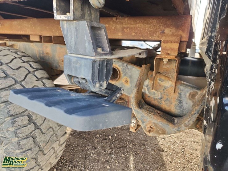 2004-dodge-ram-3500-image-38