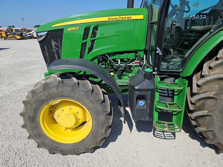 2021-john-deere-6135e-image-4