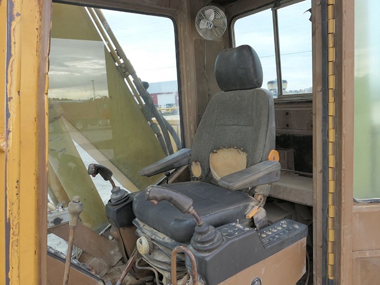 caterpillar-215d-image-31