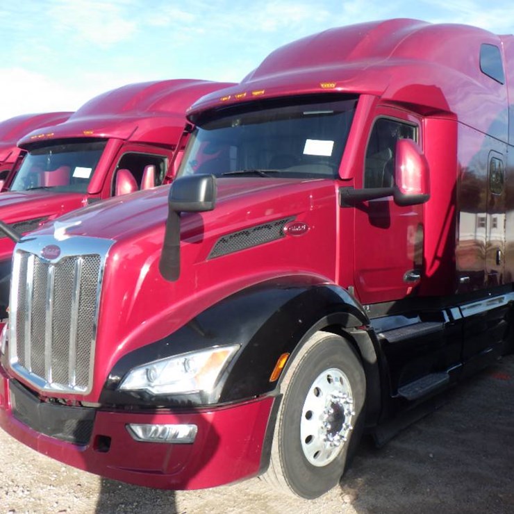 2023 PETERBILT 579