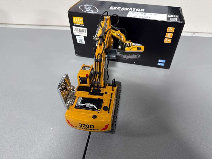 2.4ghz-rc-excavator-with-remote-replica-toy-image-5