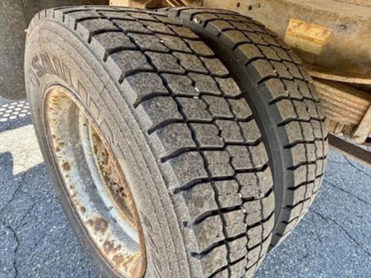 2010-hino-258-image-39