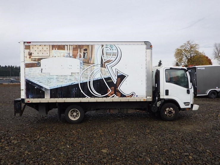 2009-isuzu-npr-image-3