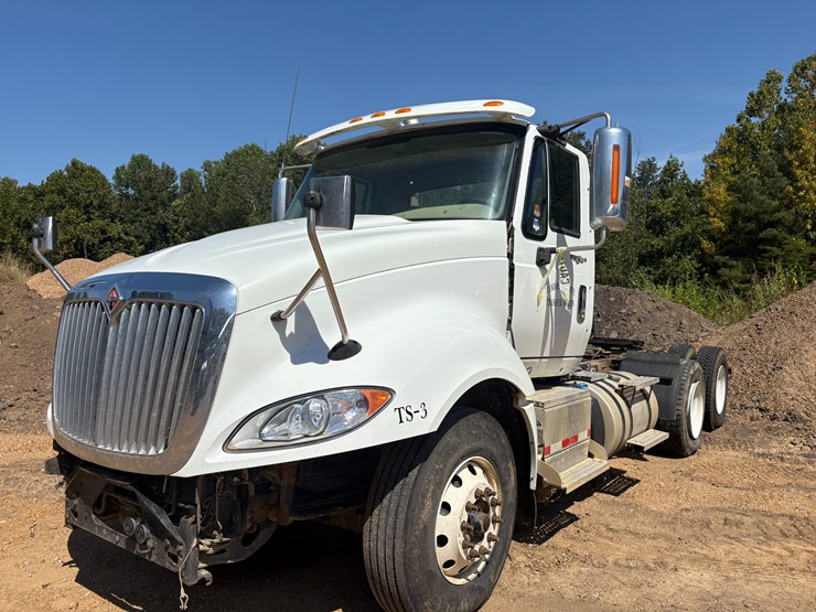 #22534-•-2014-freightliner-prostar-lf-687-t/a-daycab-truck-tractor-vin:-1hsdjsnr4eh099715-image-1