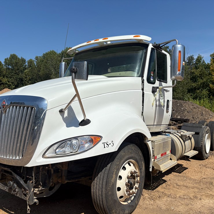 #22534 • 2014 Freightliner Prostar LF 687 T/A Daycab Truck Tractor VIN: 1HSDJSNR4EH099715