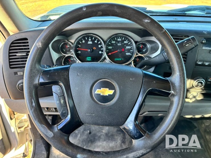 2013-chevrolet-3500hd-image-70