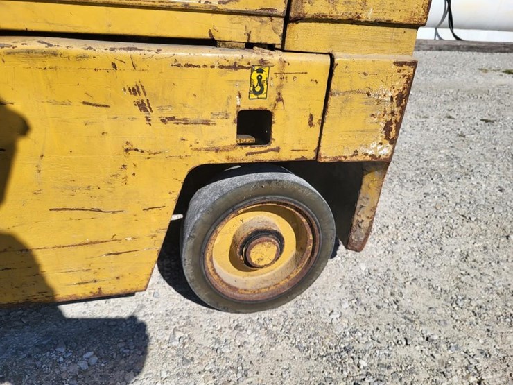 clark-t500-forklift-image-18