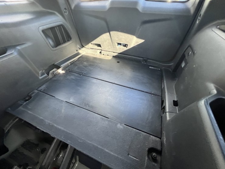 2016-ford-explorer-image-22