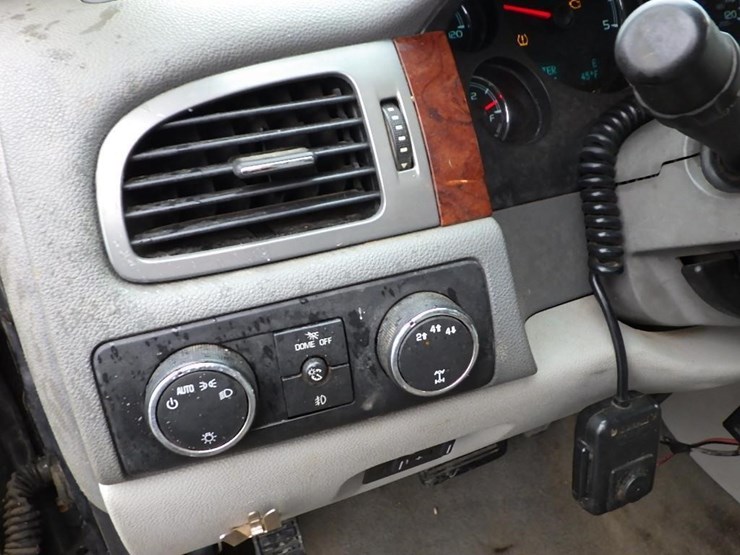 2011-gmc-2500hd-image-22