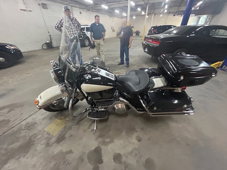 #27034-•-2003-harley-davidson-police-road-king-motorcycle-vin:-1hd1fhw183y736720-image-5