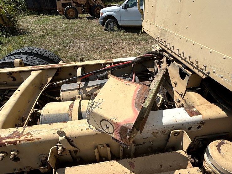 #22529-•-inop-1992-freightliner-t/a-daycab-truck-tractor-vin:-1fuymzyb1np357132-image-21