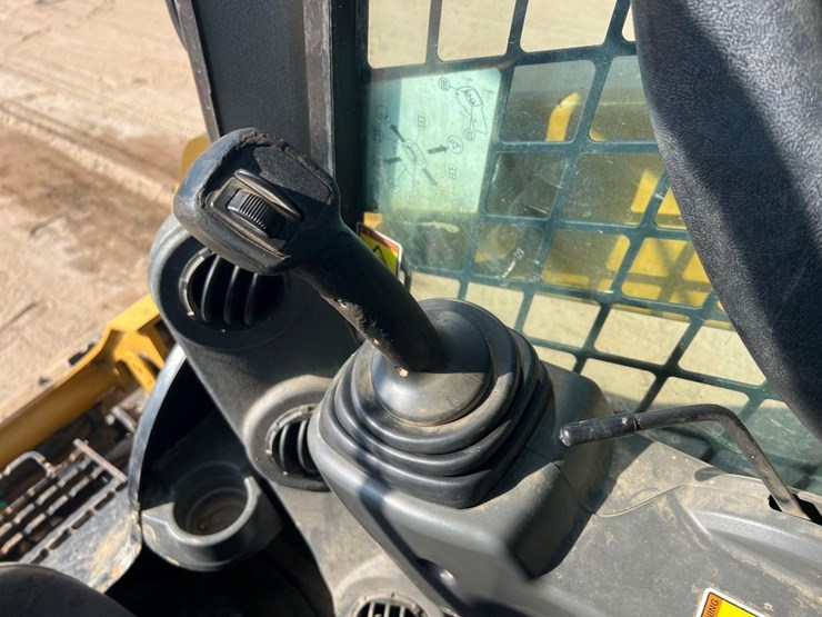 2018-caterpillar-259d-image-26