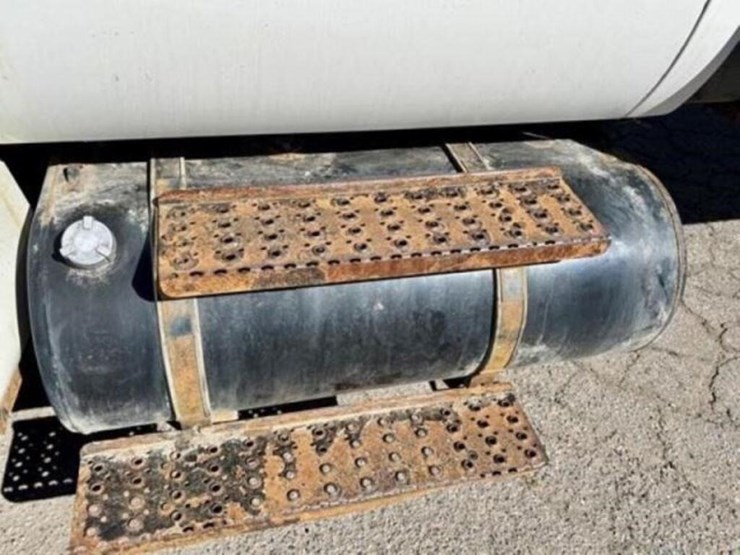 2013-ford-f750-xl-image-14