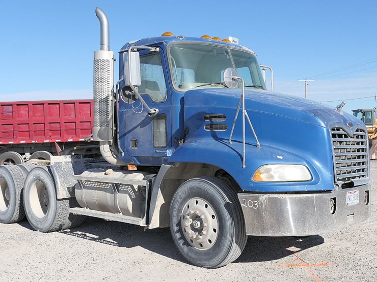 2004-mack-ch613-image-1