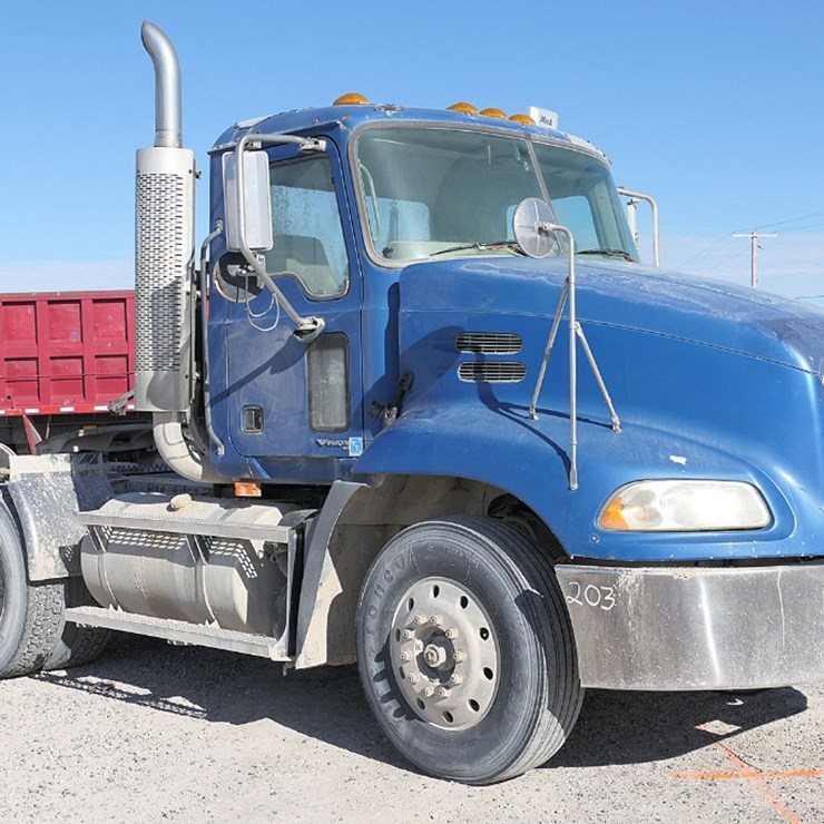 2004 MACK CH613