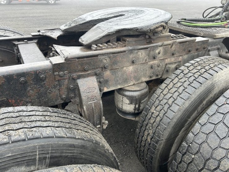 1992-peterbilt-379-image-24