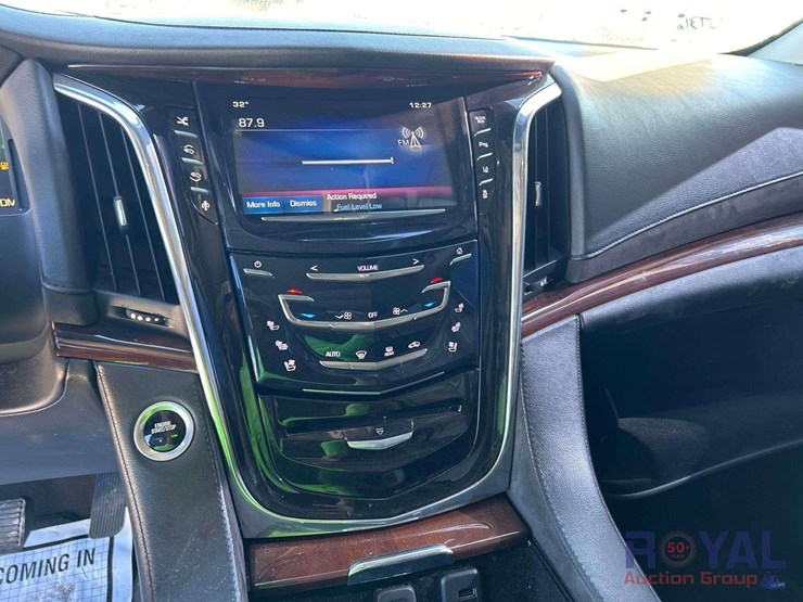 2015-cadillac-escalade-esv-image-19